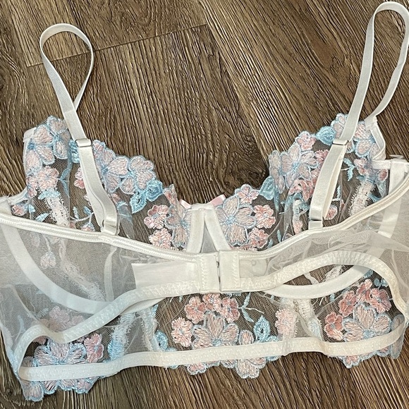 White and Pink Lace Bra with Floral Embroidery - Picture 4 of 7